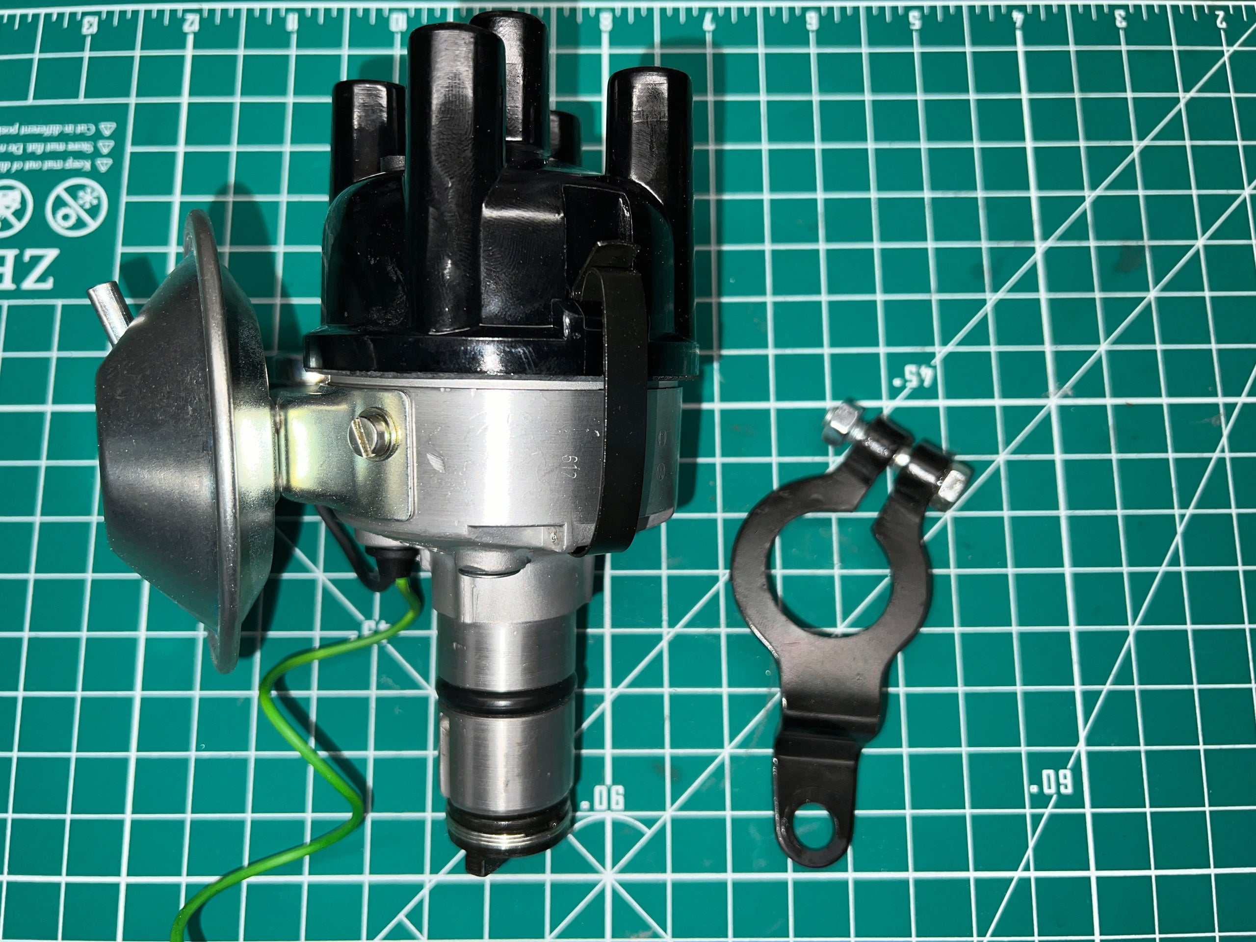 Restored German Bosch 113905205K distributor w/new vacuum canister