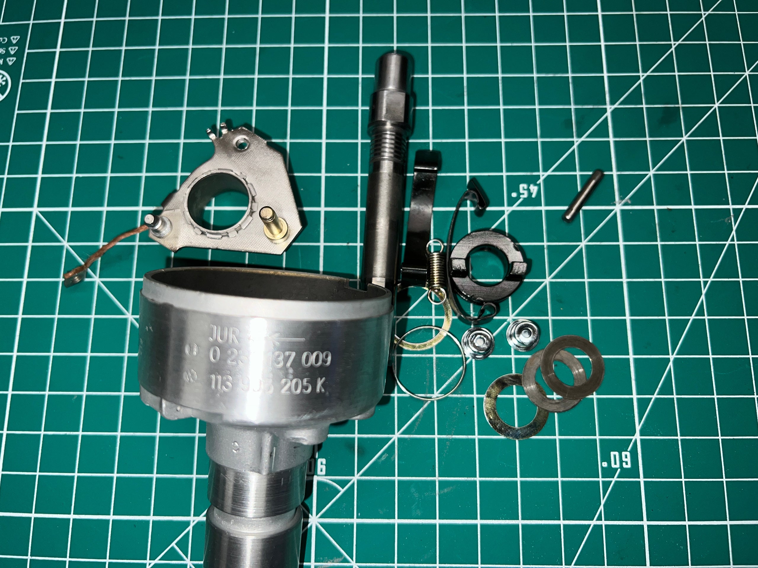 Restored German Bosch 113905205K distributor w/new vacuum canister