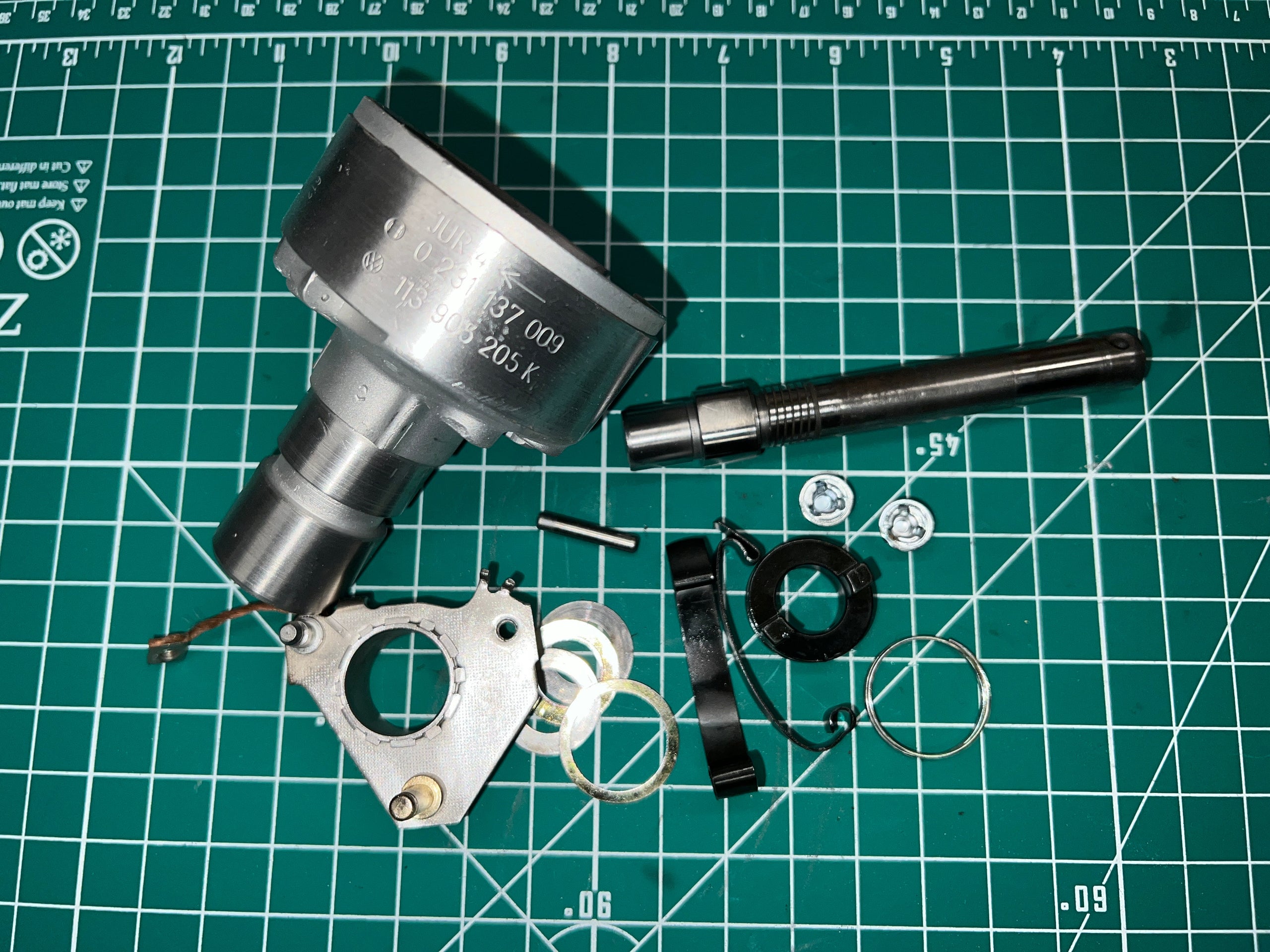 Restored German Bosch 113905205K distributor w/new vacuum canister