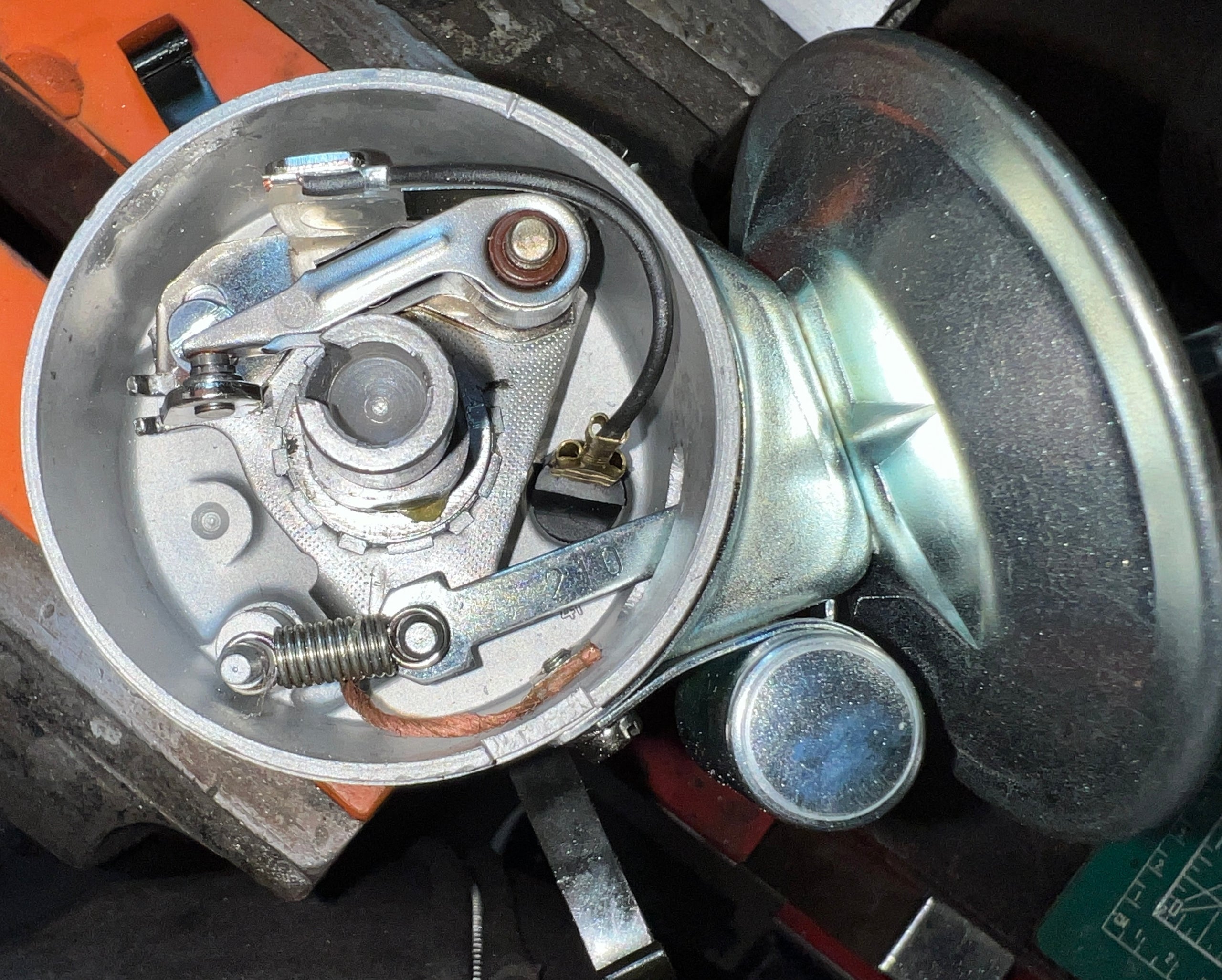 Restored German Bosch 113905205K distributor w/new vacuum canister