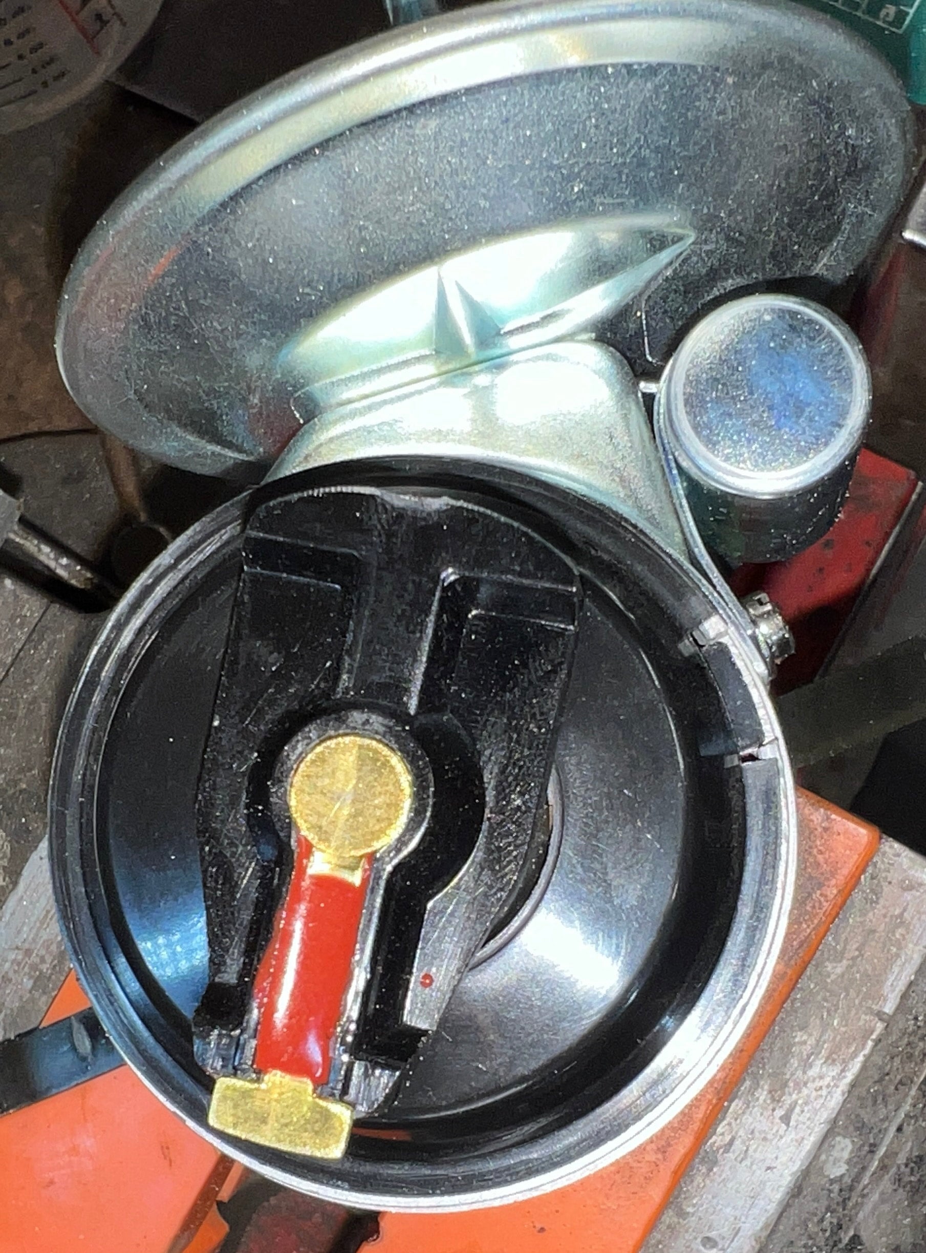 Restored German Bosch 113905205K distributor w/new vacuum canister