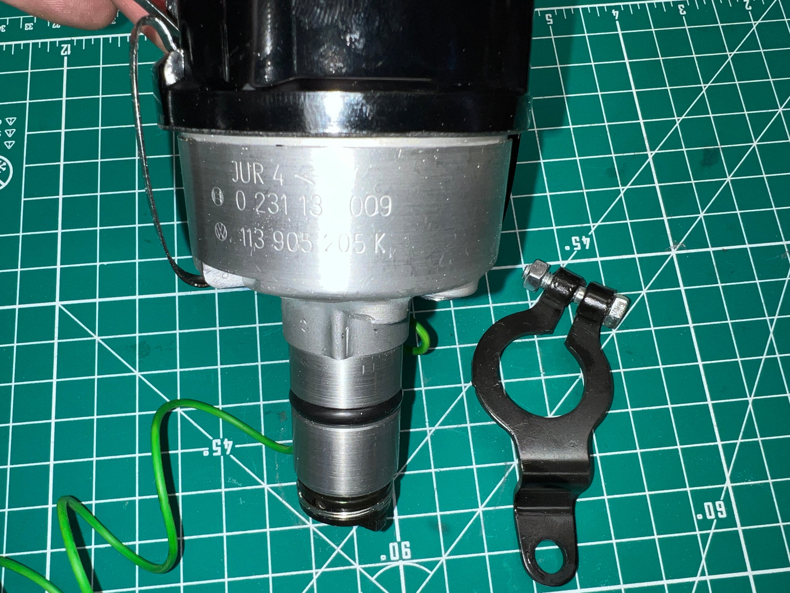 Restored German Bosch 113905205K distributor w/new vacuum canister